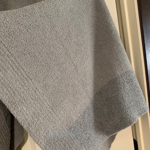 Barefoot Dreams poncho - Picture 7 of 10